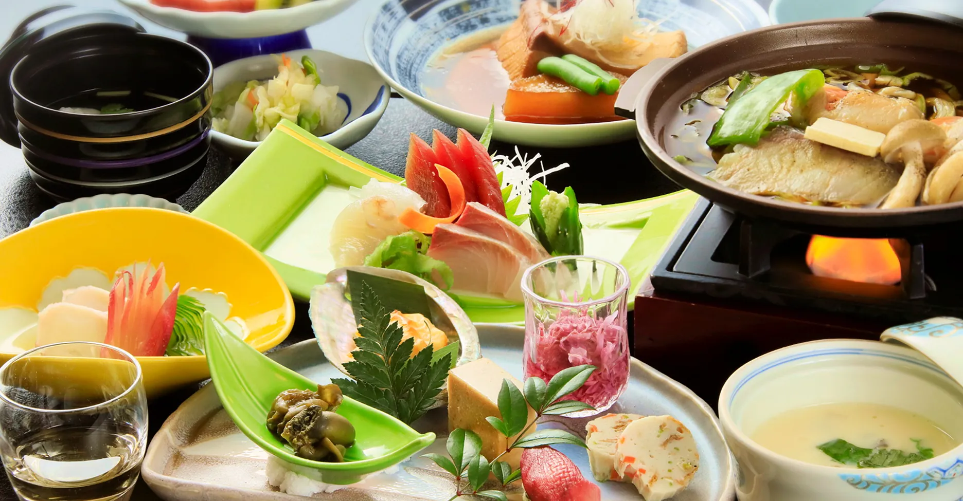 刺身、煮物、焼き物など、三陸の海の幸を味わえる会席料理